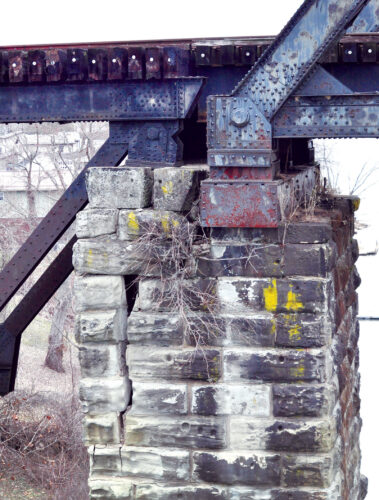Parkersburg-Belpre railroad bridge owner plans repair of crack in pier